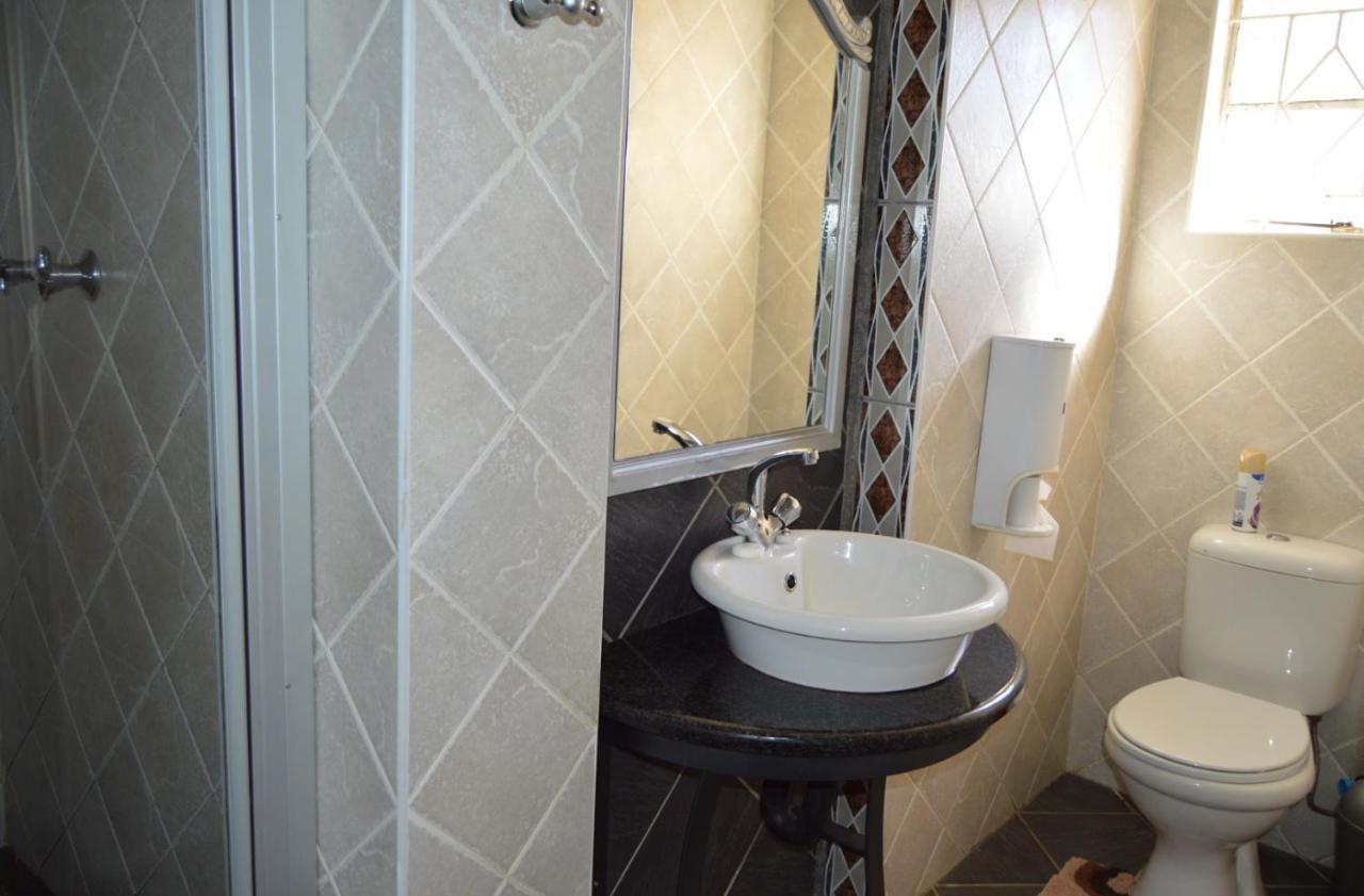 House Ebony B&B Newcastle Esterno foto