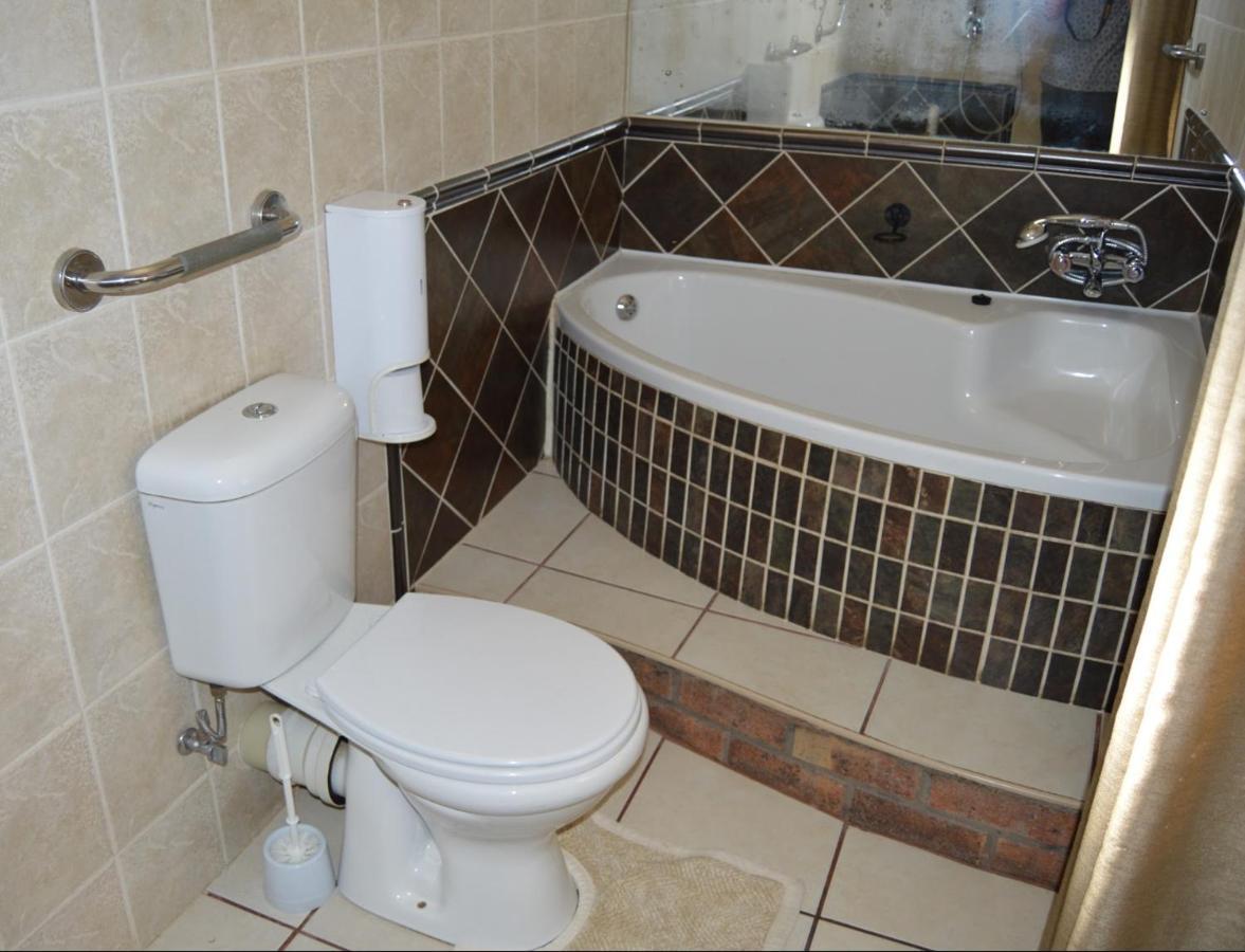 House Ebony B&B Newcastle Esterno foto